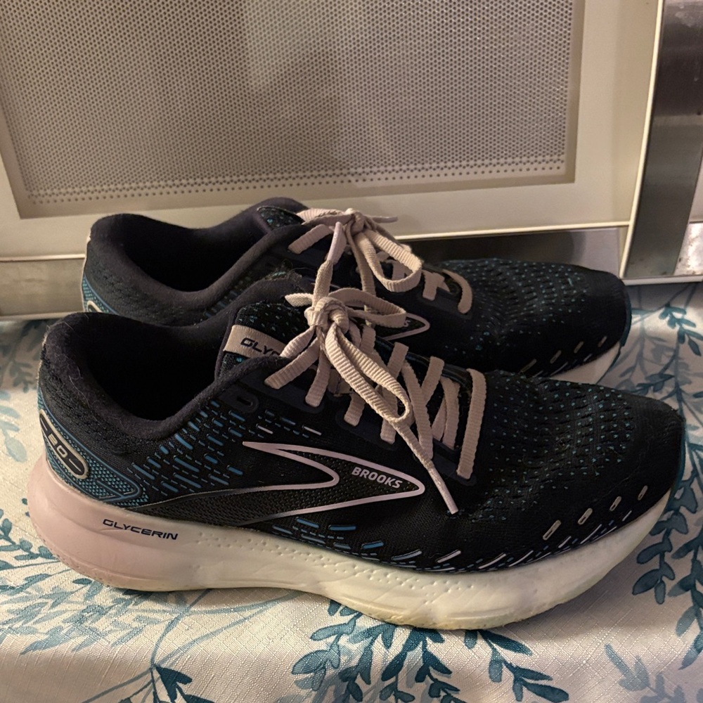 Brooks Women's Black and Blue Athletic Shoes